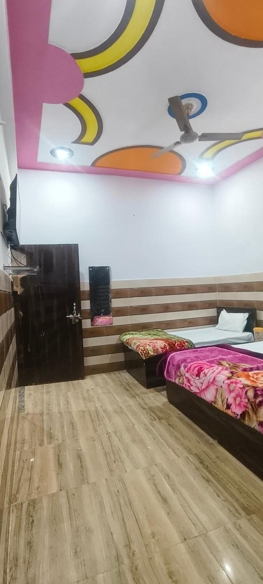K.D.Dham Near Prem Mandir1 Hotel Vrindāvan Екстериор снимка