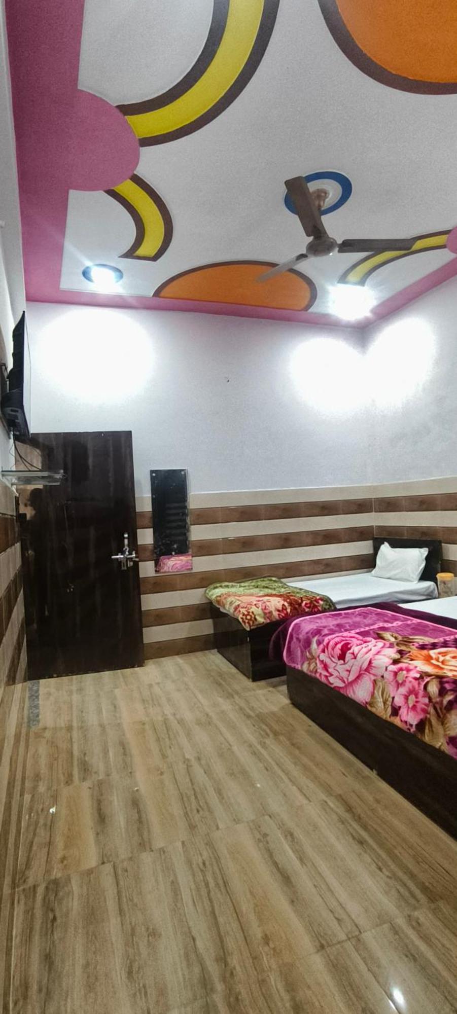 K.D.Dham Near Prem Mandir1 Hotel Vrindāvan Екстериор снимка